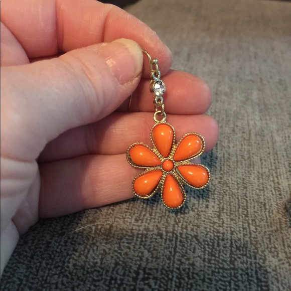 Earrings - Picture 6 of 8